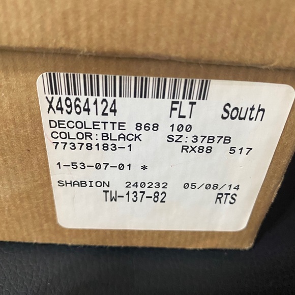 Christian Louboutin Decolette Patent Pumps - Picture 8 of 8